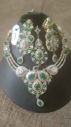 Royal Emerald Teardrop Bridal Necklace Set with Matching Earrings and Maang Tikka